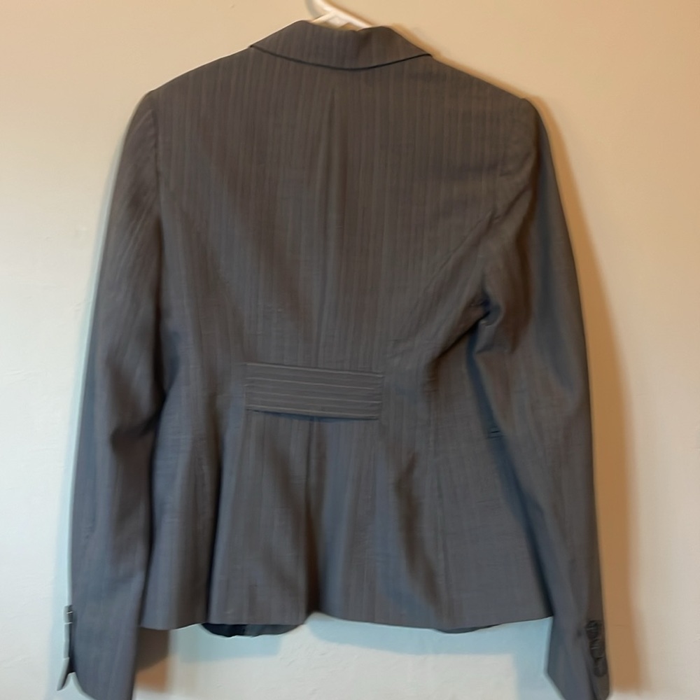 The Limited Perfect Travel Suit blazer. Gray with white pin stripe. Size 8. - Picture 5 of 5